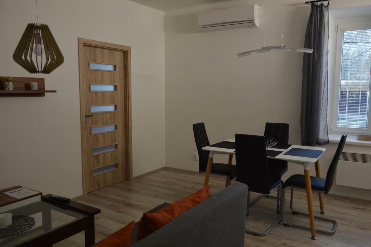 Apartmanovy Byt トレボン エクステリア 写真